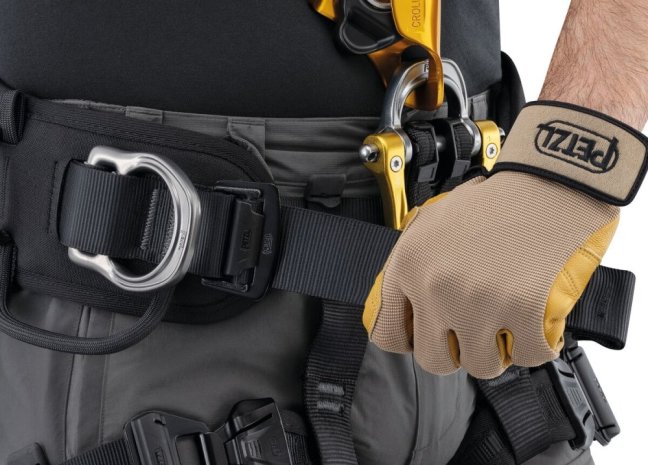 Bezpečnostný postroj Petzl Astro - Verzia: medzinárodná verzia - čierna farba, Veľkosť: 2