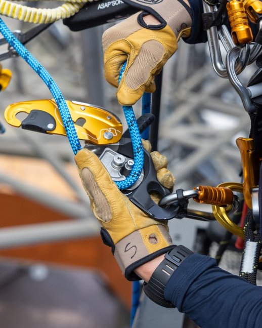 Zlaňovacia brzda pre výškové práce Petzl Rig