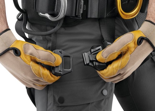 Bezpečnostný postroj Petzl Astro - Verzia: medzinárodná verzia - čierna farba, Veľkosť: 2