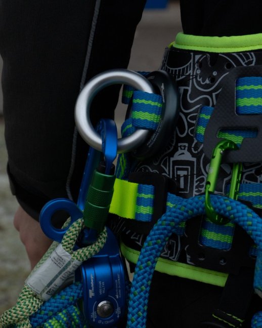 Oválna triple lock karabína Teufelberger karaT