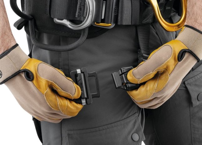 Bezpečnostný postroj Petzl Astro 2025 - Verzia: medzinárodná verzia - čierna farba, Veľkosť: 2