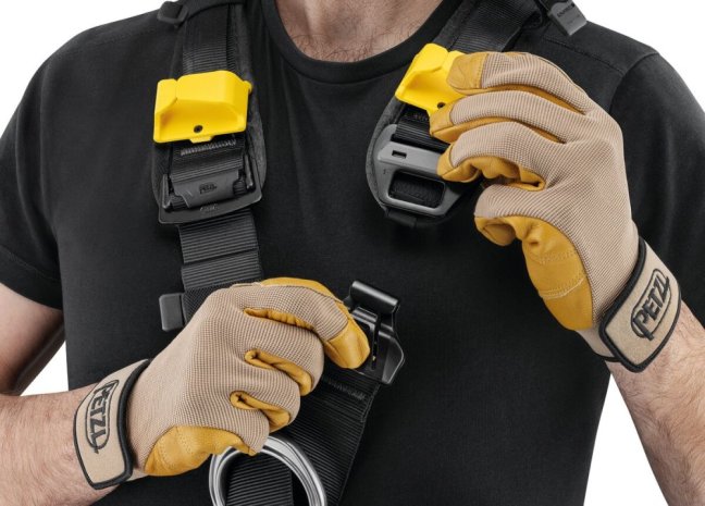 Bezpečnostný postroj Petzl Astro - Verzia: medzinárodná verzia - čierna farba, Veľkosť: 2