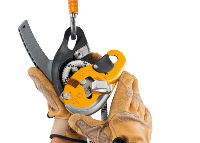 Zlaňovacia brzda s antipanikom Petzl ID - Typ: L, Farba: červená